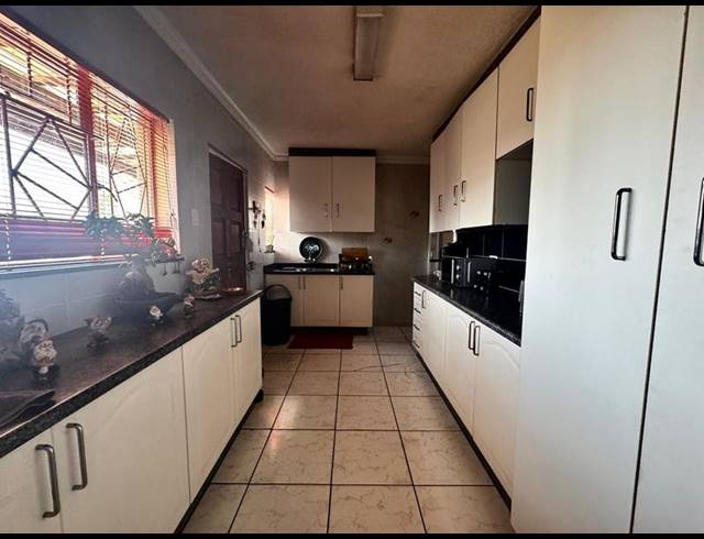 4 BEDROOM HOUSE FOR SALE IN GENL ALBERTS PARK